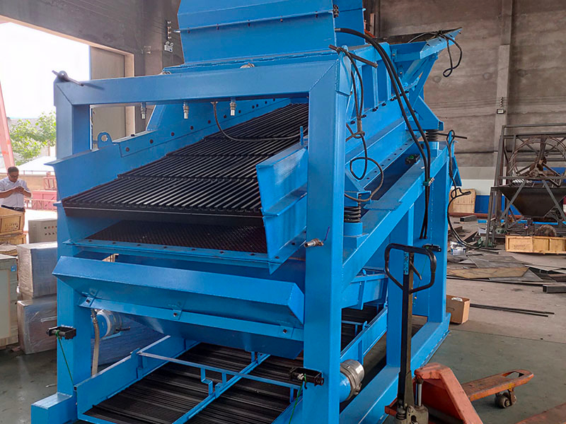 Alluvial Gold Mining Equipment Vibrating Screen Fully Hydraulic Drive